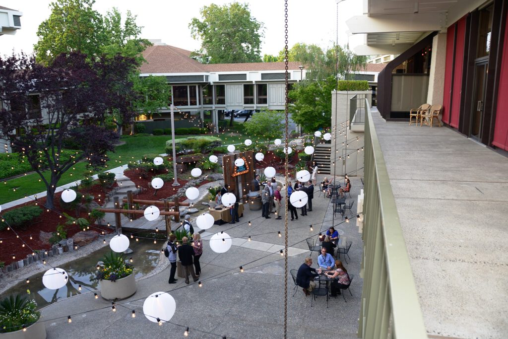 DoubleTree by Hilton Capital Patio Lighting - Nighttime